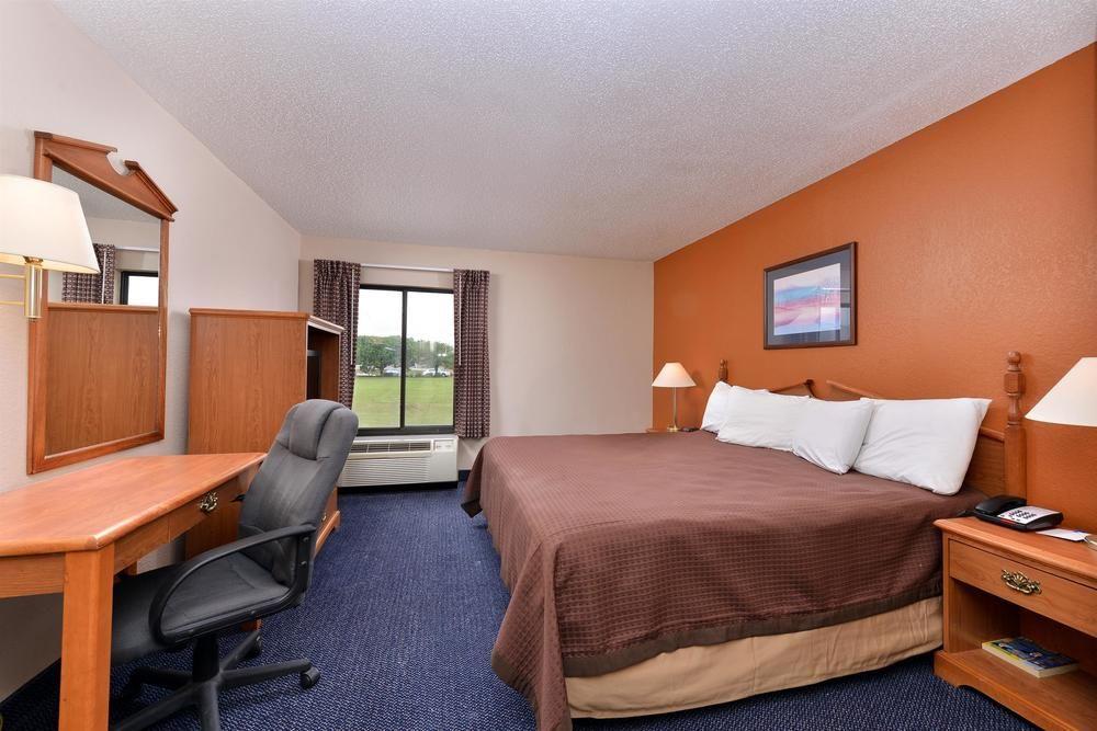 Red Roof Inn & Suites Austin East - Manor Zewnętrze zdjęcie