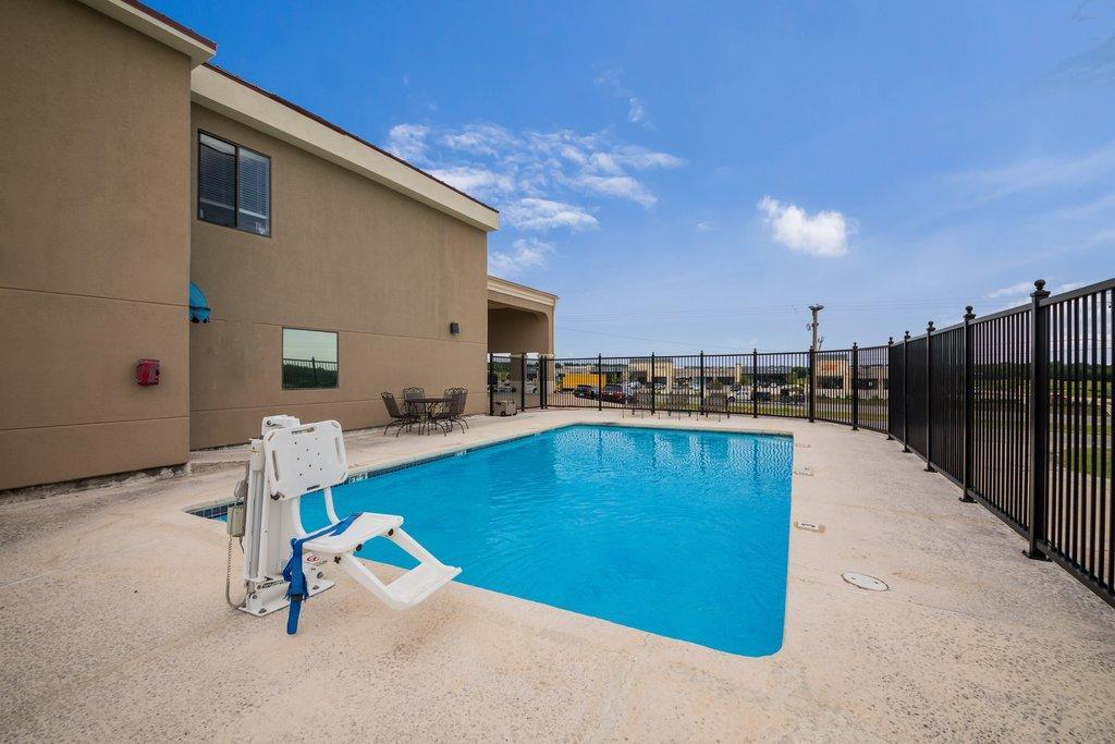Red Roof Inn & Suites Austin East - Manor Zewnętrze zdjęcie