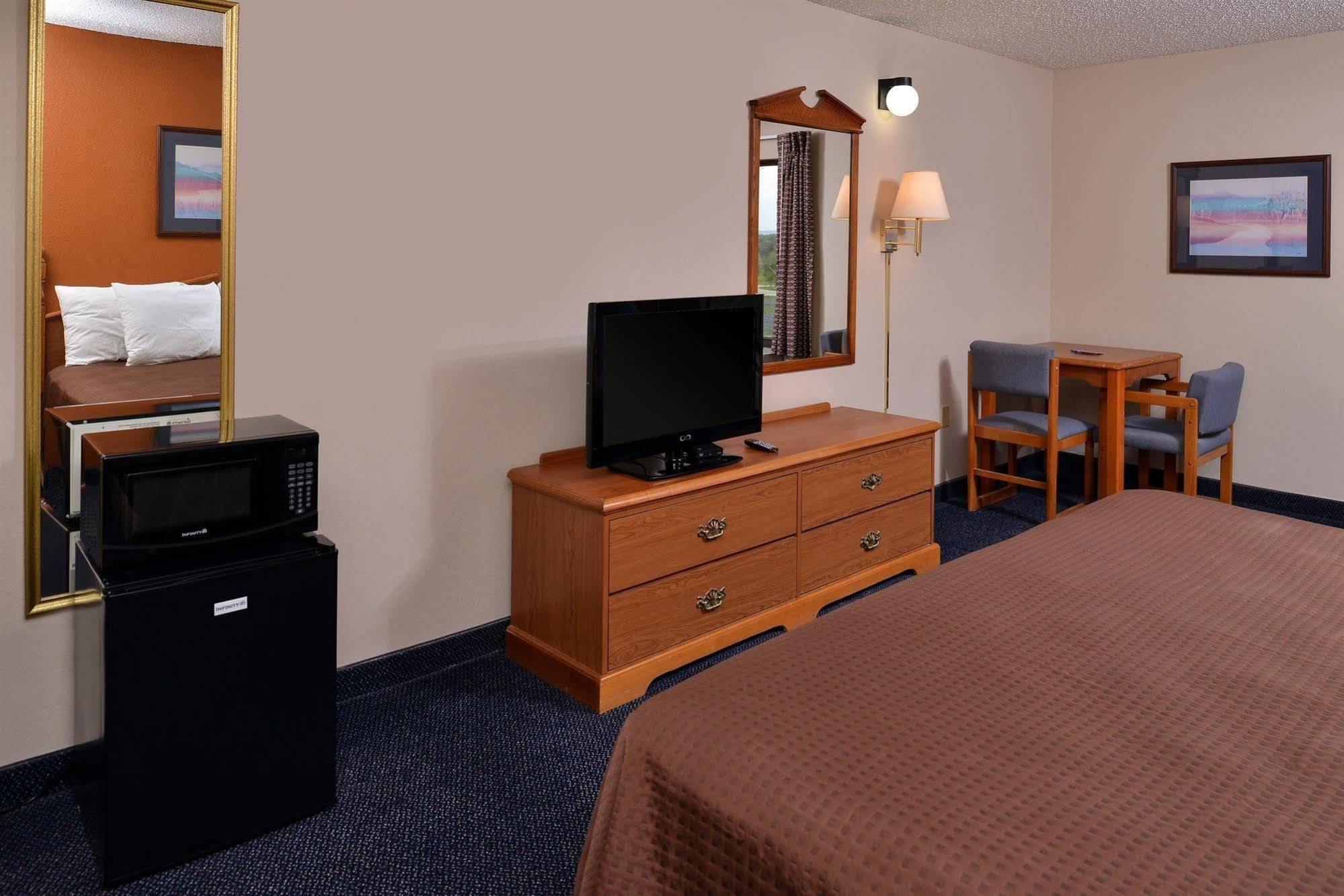 Red Roof Inn & Suites Austin East - Manor Zewnętrze zdjęcie