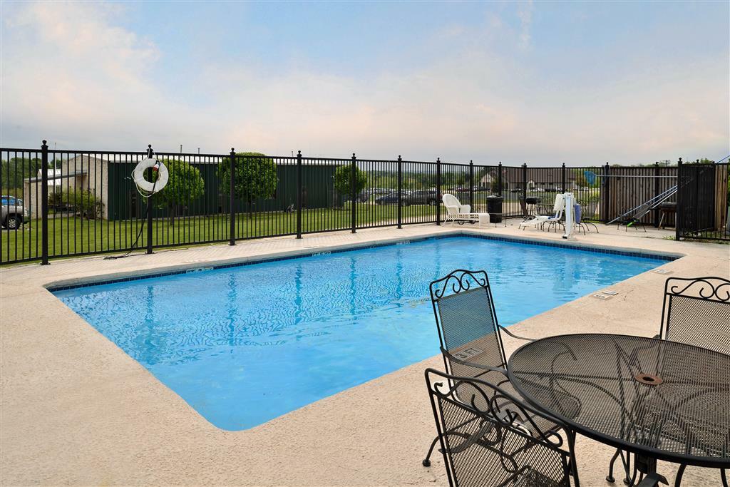Red Roof Inn & Suites Austin East - Manor Udogodnienia zdjęcie
